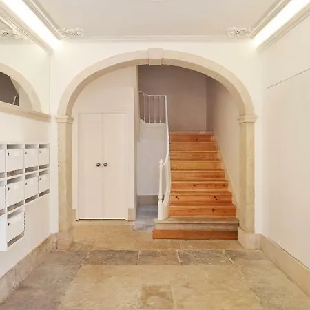 Apartment Deluxe Chiado - Checkinhome Lisbon
